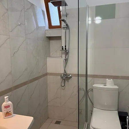 Anel'S Guesthouse Берат Екстер'єр фото