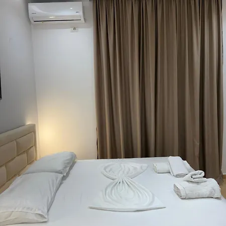 Anel'S Guesthouse Берат Екстер'єр фото