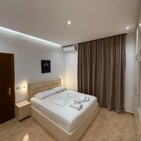Anel'S Guesthouse Берат Екстер'єр фото