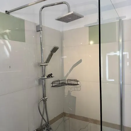 Anel'S Guesthouse Берат Екстер'єр фото