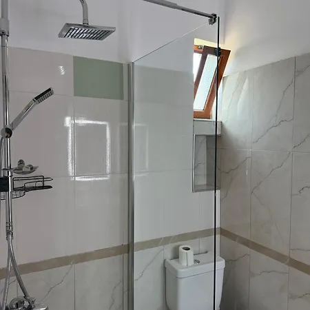 Anel'S Guesthouse Берат Екстер'єр фото