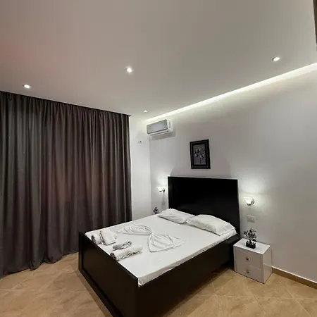 Anel'S Guesthouse Берат Екстер'єр фото