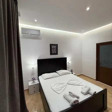 Anel'S Guesthouse Берат Екстер'єр фото