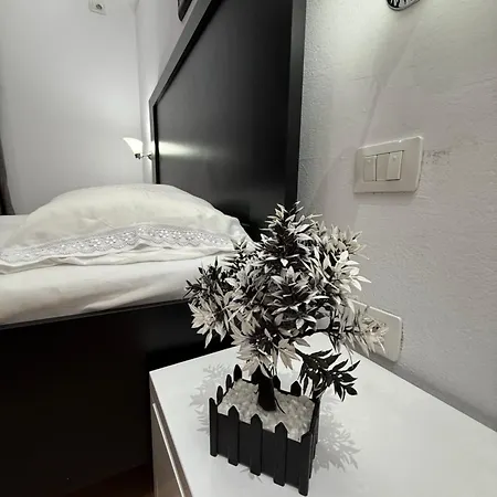 Anel'S Guesthouse Берат Екстер'єр фото